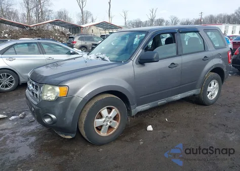 2011 Ford Escape Xls z USA, uszkodzony, nr VIN 1FMCU9C75BKA50667
